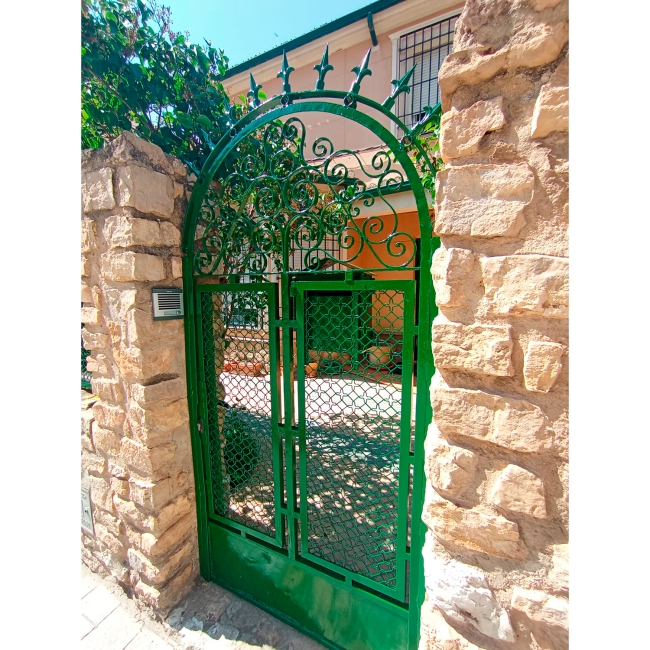 Puerta y valla de chalet 1